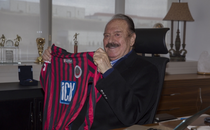 T�rk futbolunun as�rl�k ��nar�: Gen�lerbirli�i