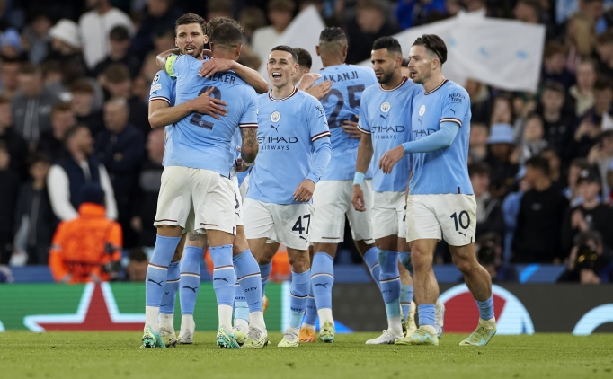 Manchester City, stanbul'da ilk peinde