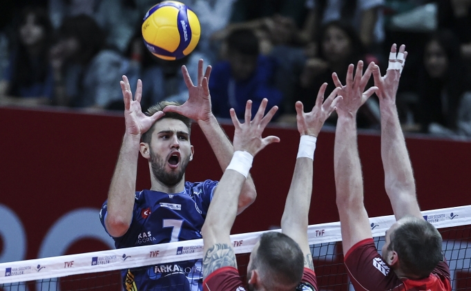 Arkas Spor'da ayr�l�k