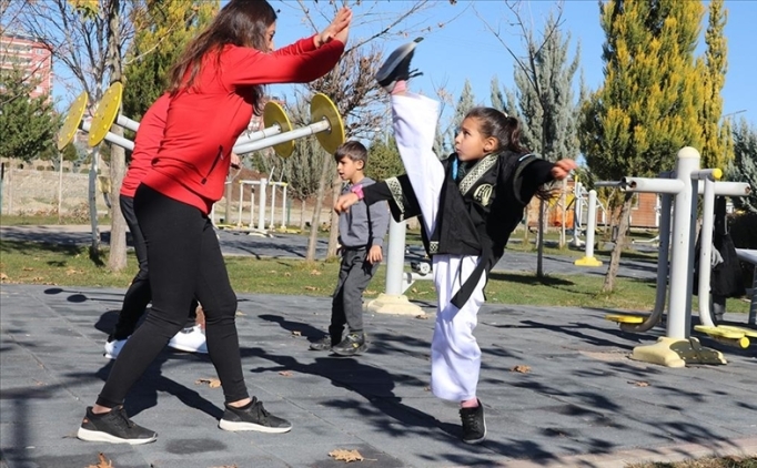 Anne ve babas�n�n antren�rl���nde D�nya Alpagut �ampiyonas�'na haz�rlan�yor