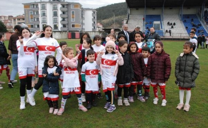 Bartnsporlu futbolcular, 100 depremzede ocukla ma yapt
