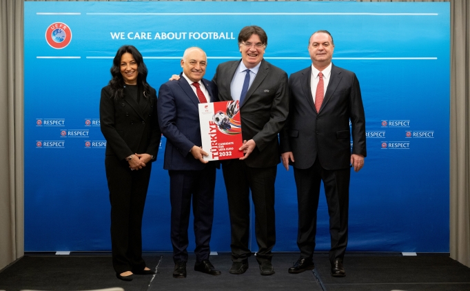 EURO 2028 ve EURO 2032 adayl�k dosyalar� UEFA'ya teslim edildi