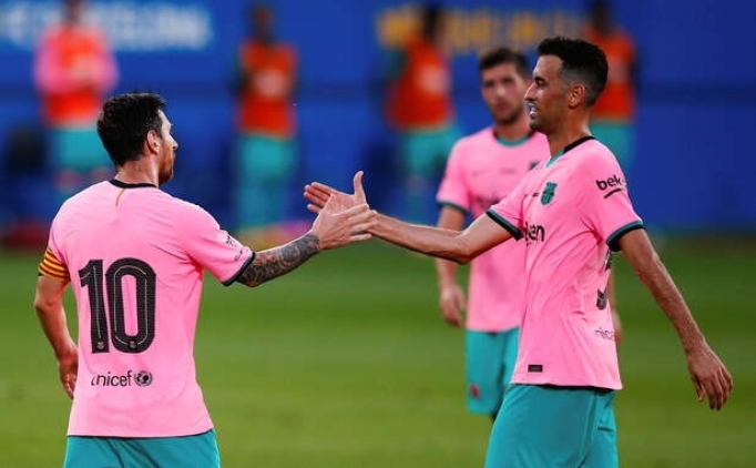 Busquets'in yeni tak�m� Messi'nin yan� oldu