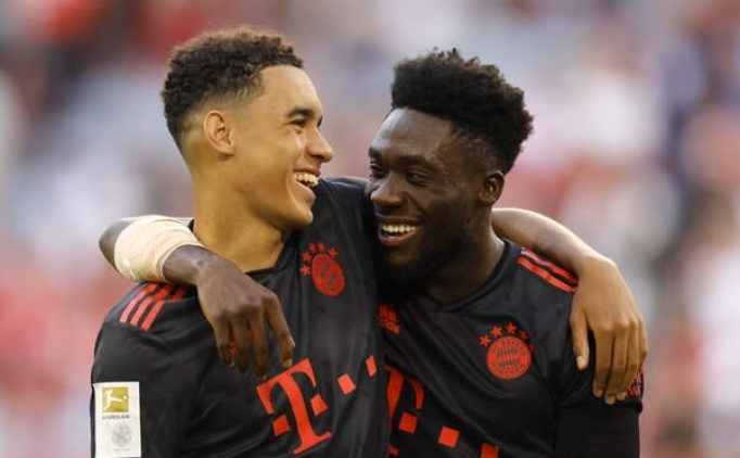 Alphonso Davies'ten Barcelona itiraf!