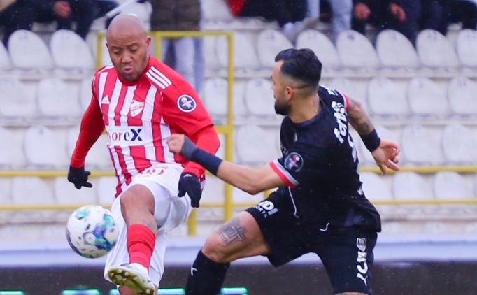 1. Lig'de ilgin olay; Yanllkla gol att