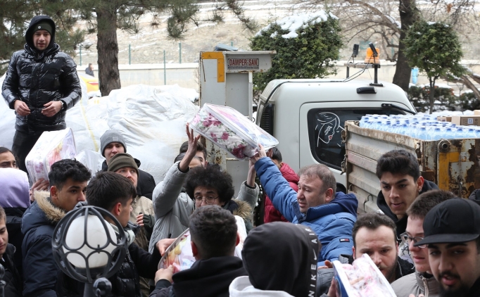 Genlerbirlii'nden depremzedeler iin malzeme yardm