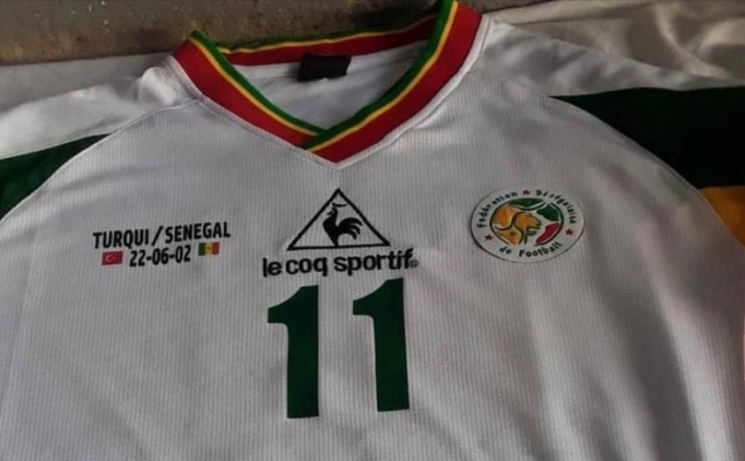 Senegalli eski milli futbolculardan depremzedeler i�in ba���!