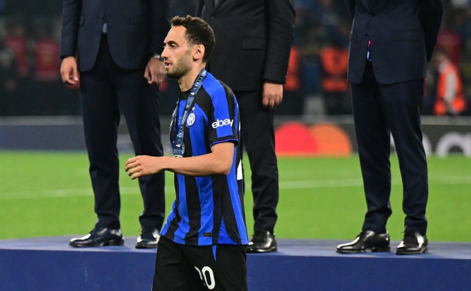 Inter'de Hakan �alhano�lu karar�!