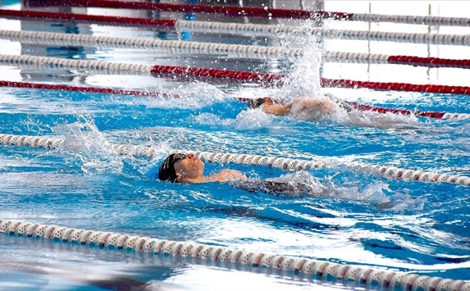 G�rme engelli milli y�z�c�ler, d�nya �ampiyonlu�una ula�mak i�in kula� at�yor