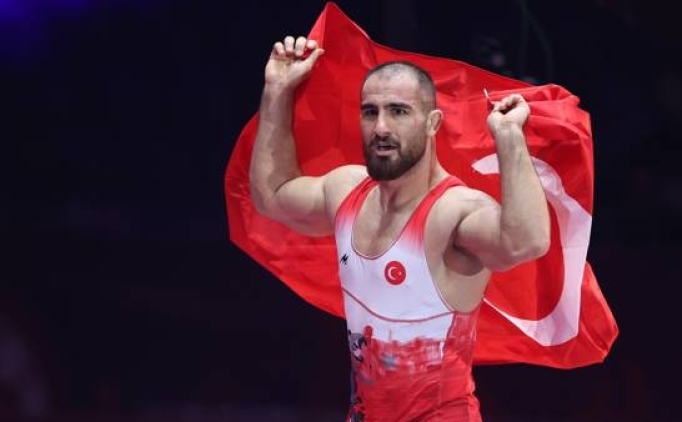 Milli grei Feyzullah Aktrk, dnya ncs oldu