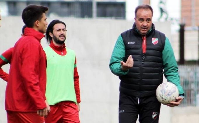 Karyaka'da yeniler ilk kez sahnede