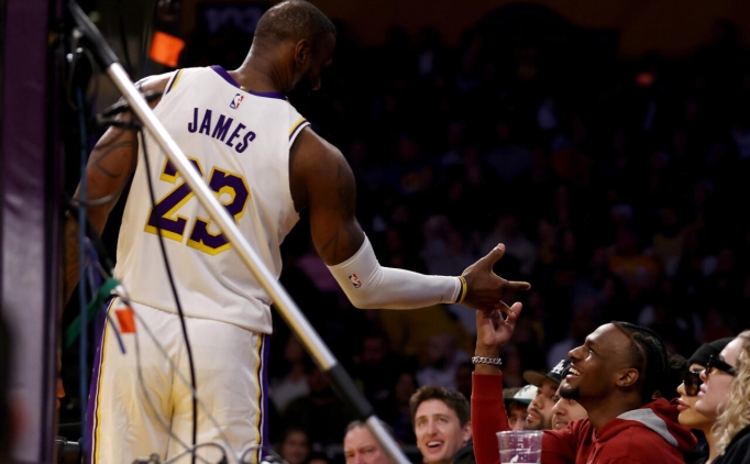 LeBron, Bronny'nin USC siftah iin Lakers'n man karmaya hazr