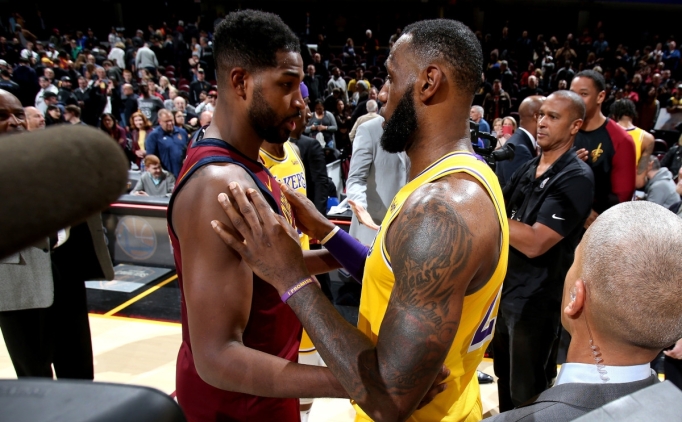 Lakers, LeBron'un eski takm arkada Thompson' altryor