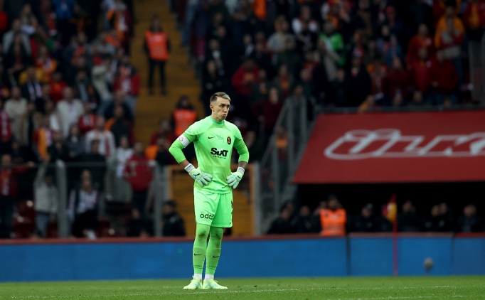 Muslera'dan şaşırtan hareket! Direkt soyunma odasına gitti...