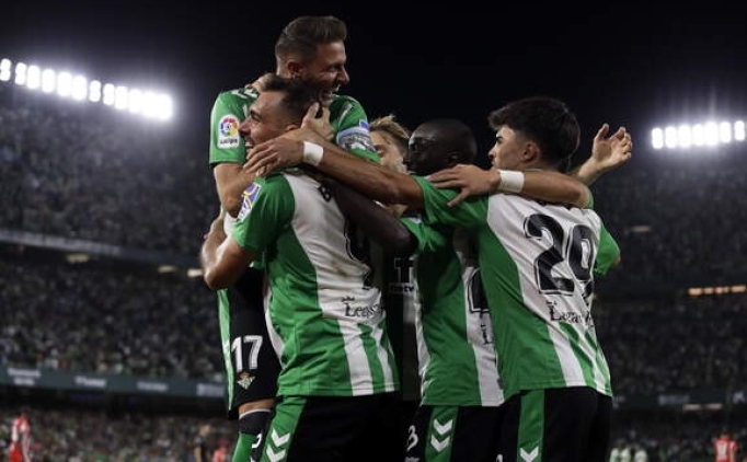 Betis'in �ampiyonlar Ligi umudu s�r�yor