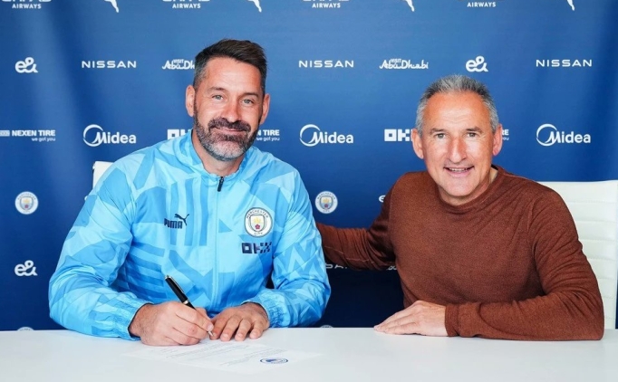 Manchester City, tecrbeli kaleci Scott Carson'n szlemesini bir yl uzatt