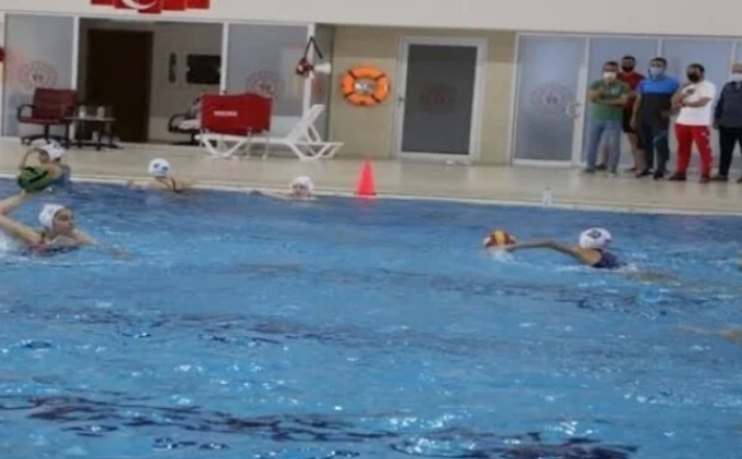 15 Ya� Alt� Su Topu Tak�m�, Karada�'a kaybetti