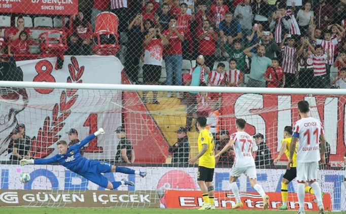 Antalyaspor'dan dikkat �ekmek i�in �zel forma