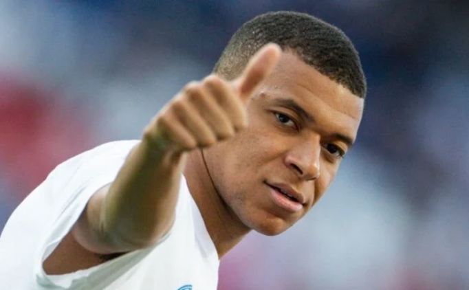 Kylian Mbappe'den dev teklife ret