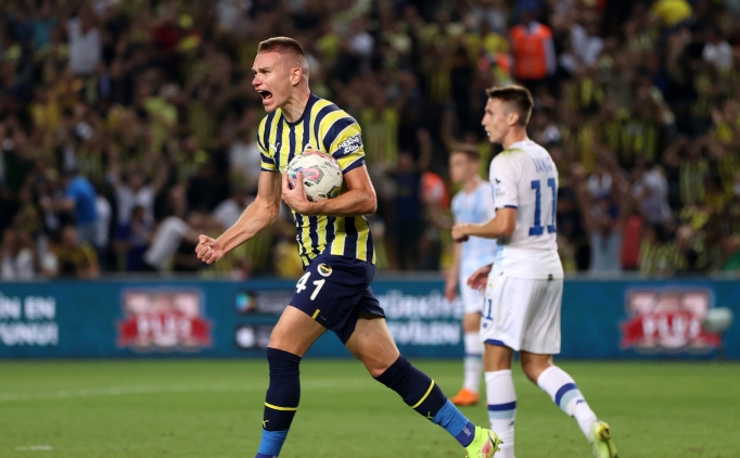 Fenerbahe'de eletiri oklar Szalai'nin stnde!