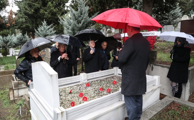 Eski TBF bakanlarndan Osman Solakolu, mezar banda anld