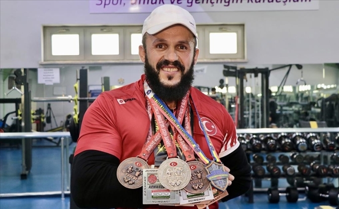 Hem antren�r� hem sporcusu oldu�u bran�ta bile�i b�k�lemeyen gen�ler yeti�tiriyor