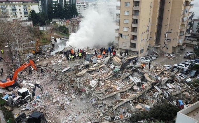 Deprem uzman� a��klad�: 'Tarihe ge�ecek b�y�k depremlerden biri'