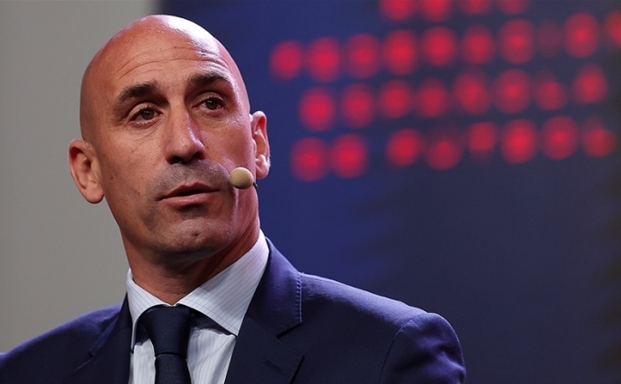 Jennifer Hermoso, bakan Luis Rubiales'e dava at
