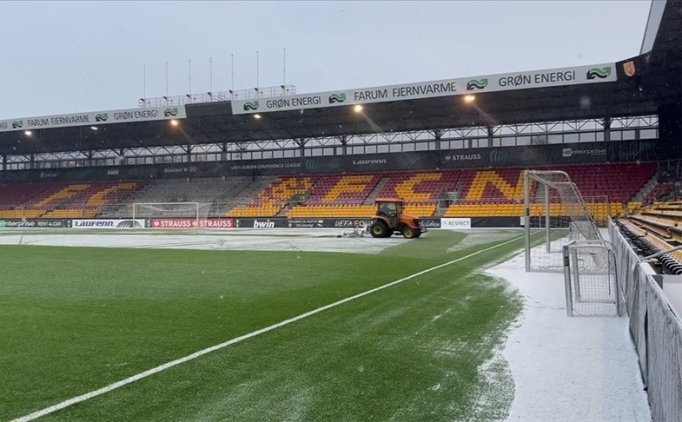 Fenerbahe ma ncesi zeminde kar temizleme almas