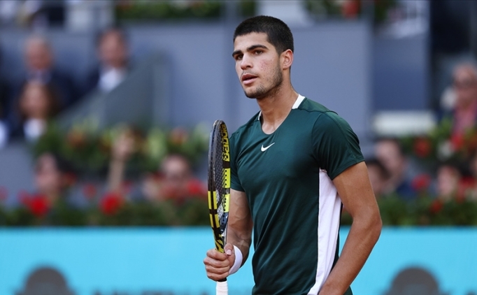 Carlos Alcaraz'dan tarihi galibiyet