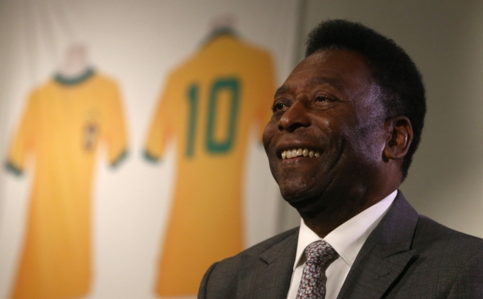 Brezilyal� efsane futbolcu Pele'nin mozolesi halk�n ziyaretine a��ld�