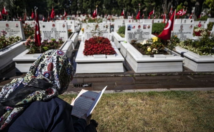 Adetli iken mezarlığa gidilir mi, kabir ziyareti yapılır mı? Regl iken mezarlığa gidilir mi?