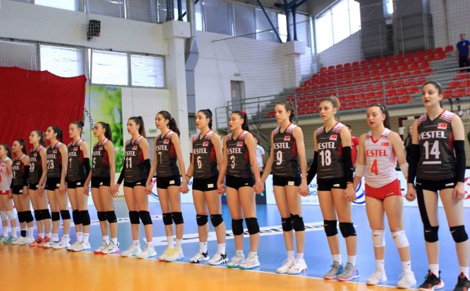 U17 kad�n voleybol tak�m�m�z �in'e yenildi