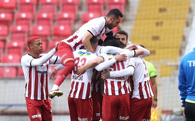 Sivasspor: ''Karde� tak�m�m�zla puanlar� b�l��t�k''