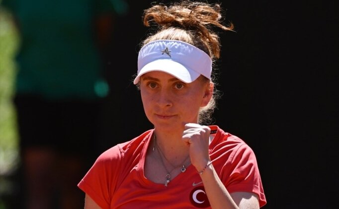 Milli tenis�i Berfu Cengiz, Almanya'da �ampiyon oldu