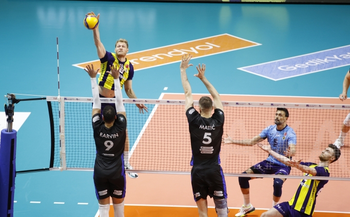 Halkbank, Fenerbahe'yi yendi ve finale kt