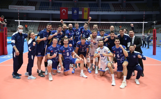 Arkas Spor lider Halkbank'� a��rl�yor