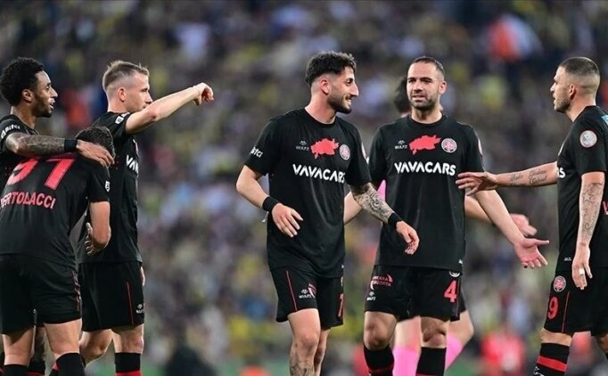 Fatih Karag�mr�k'�n kritik ma�ta konu�u Antalyaspor