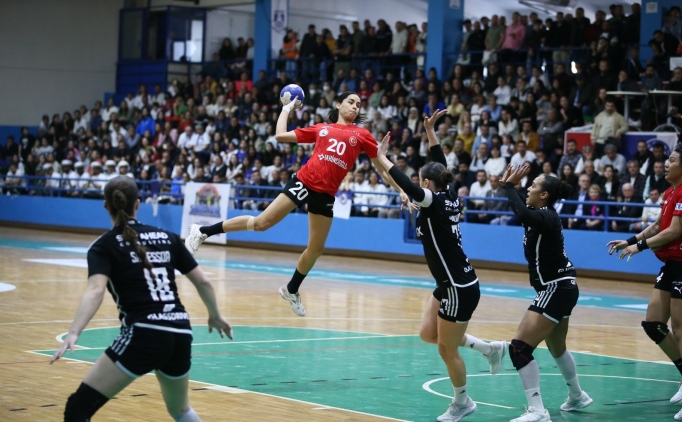 Armada Praxis Yal�kavak, Avrupa'ya veda etti