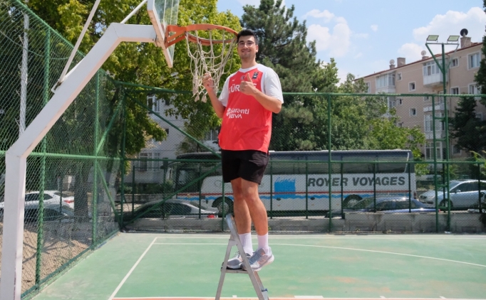 Basketbol tutkunu mhendis, 100'den fazla potaya file takt