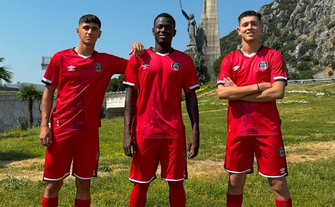 Manisa FK formasında Mustafa Kemal Atatürk detayı