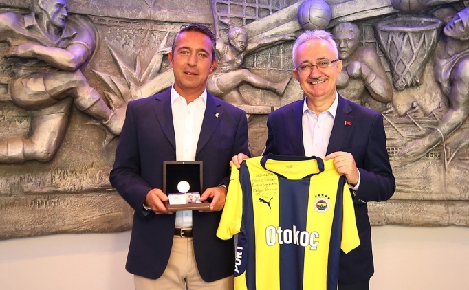 Lefter Kkandonyadis'in hatra paras Ali Ko'a hediye edildi