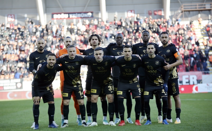 �orum, trib�nleri kad�n ve �ocuklara �cretsiz yapt�