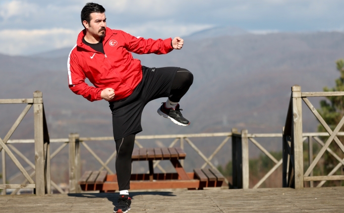 Koleksiyonuna olimpiyat madalyas� eklemek i�in do�ada form tutuyor