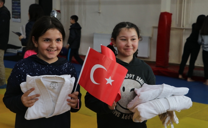 Kahramanmaraş'taki sporculara Japonya'dan judo kıyafeti desteği