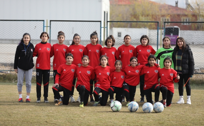 Van B�y�k�ehir Belediyesi y�zlerce �ocuk ve genci spora kazand�rd�