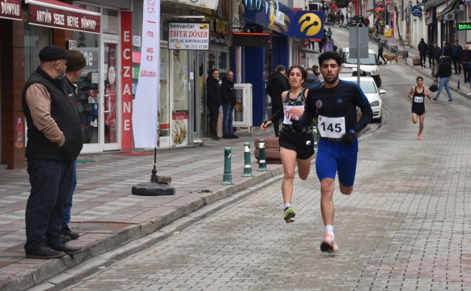 Artvin Yol Ko�usu'nda 74 sporcu yar��t�