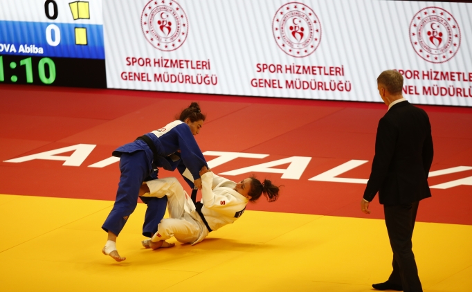 Milli sporcu S�la Ersin'den g�m�� madalya