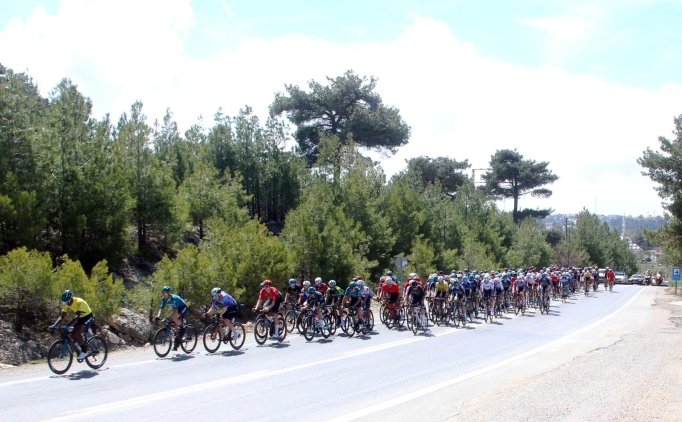 Uluslararas� Bisiklet Turu'nda ikinci etap tamamland�