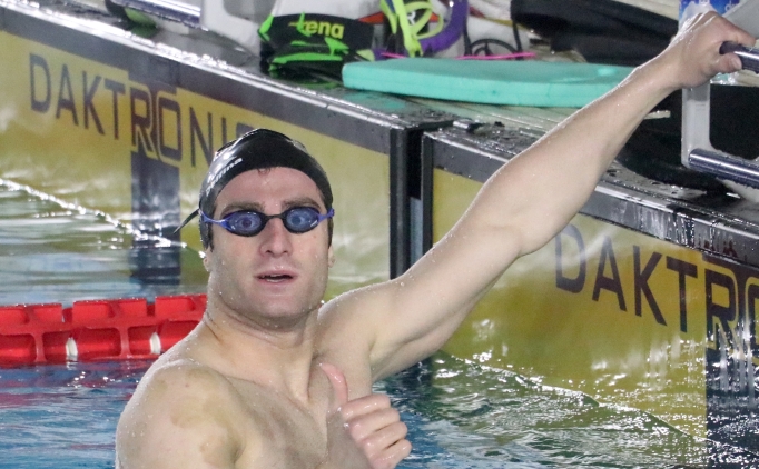 Bo�ulma korkusuyla ba�lad��� y�zmede olimpiyat kotas� koval�yor